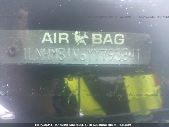 1LNHM81W6YY793841 - 2000 LINCOLN TOWN CAR EXECUTIVE GOLD photo 9