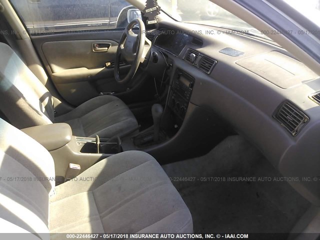 JT2BF22K8Y0284225 - 2000 TOYOTA CAMRY CE/LE/XLE თეთრი ფოტო 5