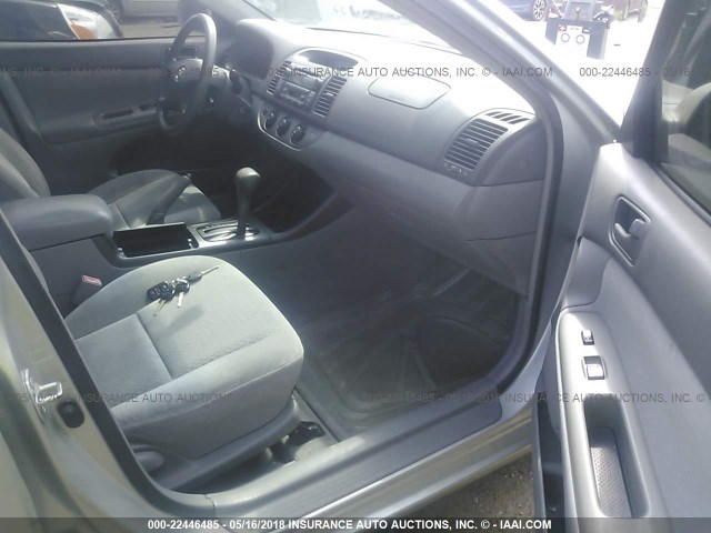 4T1BF32K62U022177 - 2002 TOYOTA CAMRY LE/XLE/SE Gümüş foto 5