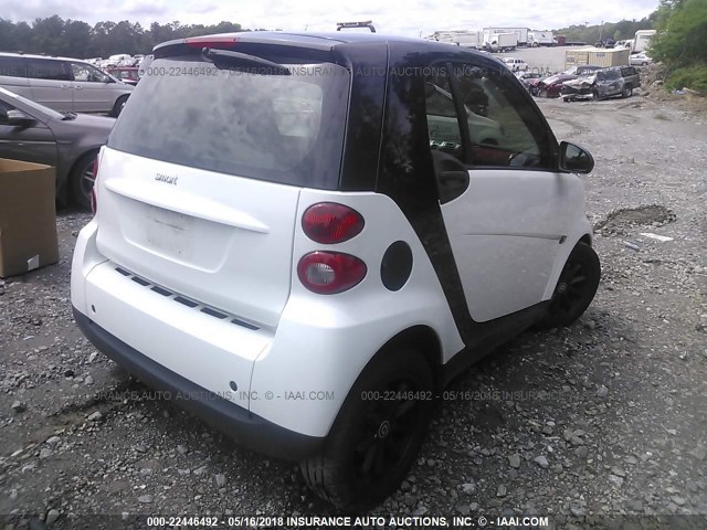 WMEEJ31X49K208742 - 2009 SMART FORTWO PURE/PASSION WHITE photo 4