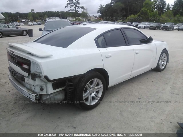 2B3CL3CG5BH605808 - 2011 DODGE CHARGER WHITE photo 4