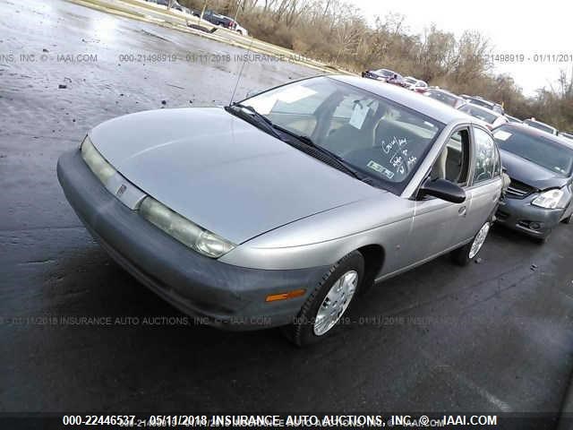 1G8ZH5280WZ305657 - 1998 SATURN SL1 GRAY photo 2