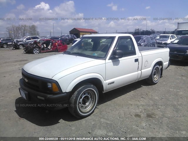 1GCCS1443TK224124 - 1996 CHEVROLET S TRUCK S10 WHITE photo 2