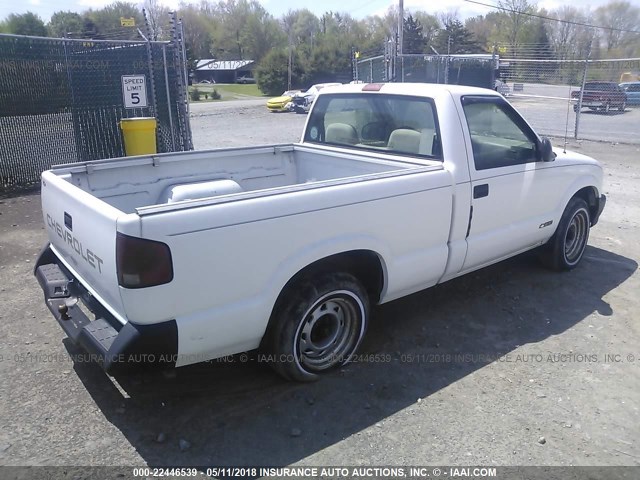 1GCCS1443TK224124 - 1996 CHEVROLET S TRUCK S10 WHITE photo 4