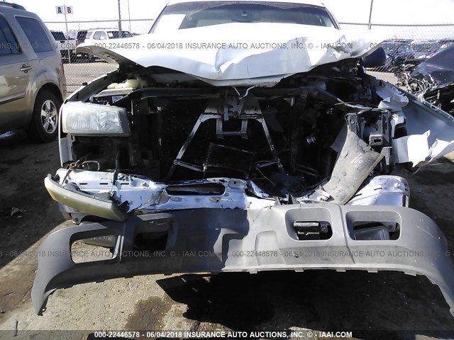 2GCEK13T341327935 - 2004 CHEVROLET SILVERADO K1500 WHITE photo 6