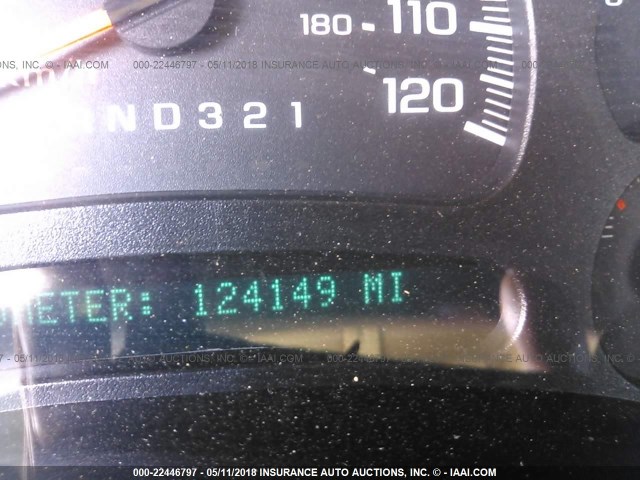 2GCEC13T041426337 - 2004 CHEVROLET SILVERADO C1500 BLACK photo 7