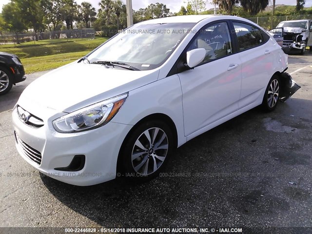 KMHCT4AE0HU372959 - 2017 HYUNDAI ACCENT SE 白色 照片 2