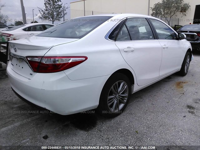 4T1BF1FK7HU800803 - 2017 TOYOTA CAMRY LE/XLE/SE/XSE Weiß Foto 4