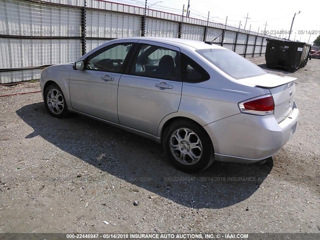 1FAHP36NX9W242815 - 2009 FORD FOCUS SES SILVER photo 3