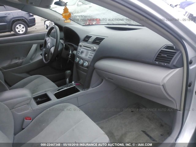 4T1BE46K77U505770 - 2007 TOYOTA CAMRY NEW GENERAT CE/LE/XLE/SE SILVER photo 5