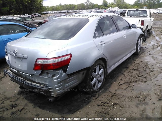 4T1BK46K87U552489 - 2007 TOYOTA CAMRY NEW GENERAT LE/XLE/SE SILVER photo 4