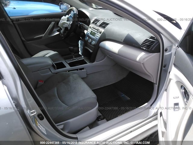 4T1BK46K87U552489 - 2007 TOYOTA CAMRY NEW GENERAT LE/XLE/SE SILVER photo 5