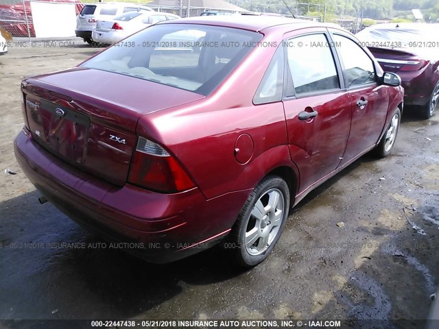 1FAFP34NX5W157719 - 2005 FORD FOCUS ZX4 MAROON photo 4