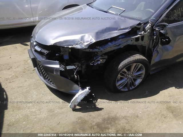 4T1BF1FK1HU805513 - 2017 TOYOTA CAMRY LE/XLE/SE/XSE GRAY photo 6