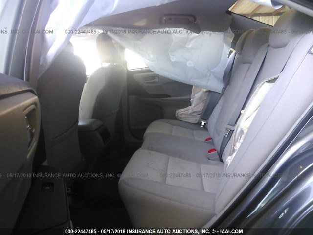 4T1BF1FK5HU419175 - 2017 TOYOTA CAMRY LE/XLE/SE/XSE SILVER photo 8