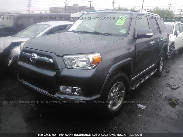 JTEBU5JR1B5070311 - 2011 TOYOTA 4RUNNER SR5/LIMITED/TRAIL GRAY photo 2