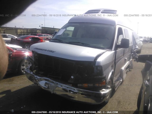 1GCZGUCG2C1141718 - 2012 CHEVROLET EXPRESS G3500  SILVER photo 2