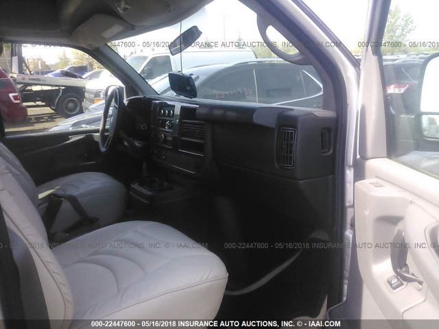 1GCZGUCG2C1141718 - 2012 CHEVROLET EXPRESS G3500  SILVER photo 5