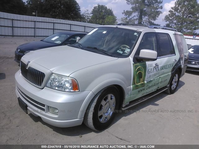 5LMFU27545LJ03447 - 2005 LINCOLN NAVIGATOR WHITE photo 2