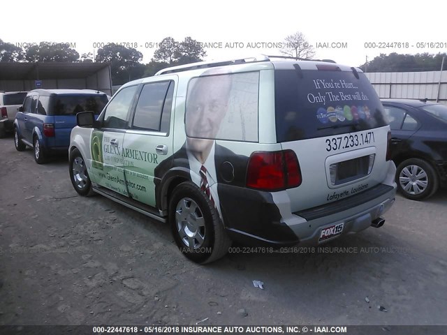 5LMFU27545LJ03447 - 2005 LINCOLN NAVIGATOR WHITE photo 3