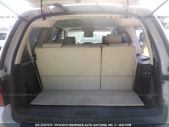 5LMFU27545LJ03447 - 2005 LINCOLN NAVIGATOR WHITE photo 8