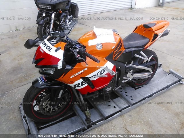 JH2PC4006FK800058 - 2015 HONDA CBR600 RR ORANGE photo 2