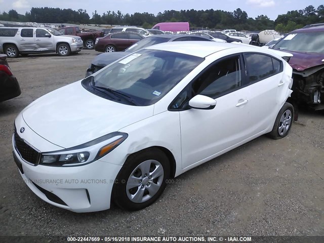 3KPFK4A74HE039250 - 2017 KIA FORTE LX WHITE photo 2