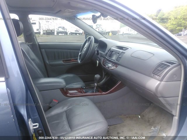 4T1BF30K92U514463 - 2002 TOYOTA CAMRY LE/XLE/SE 蓝色 照片 5