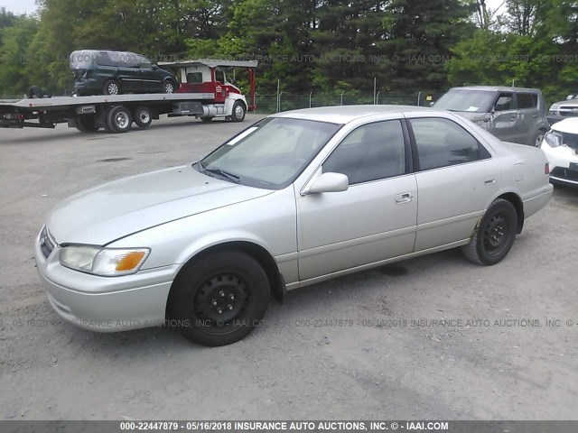 4T1BF22K6YU113257 - 2000 TOYOTA CAMRY LE/XLE Silber Foto 2