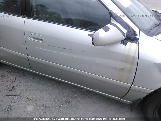 4T1BF22K6YU113257 - 2000 TOYOTA CAMRY LE/XLE Silber Foto 6