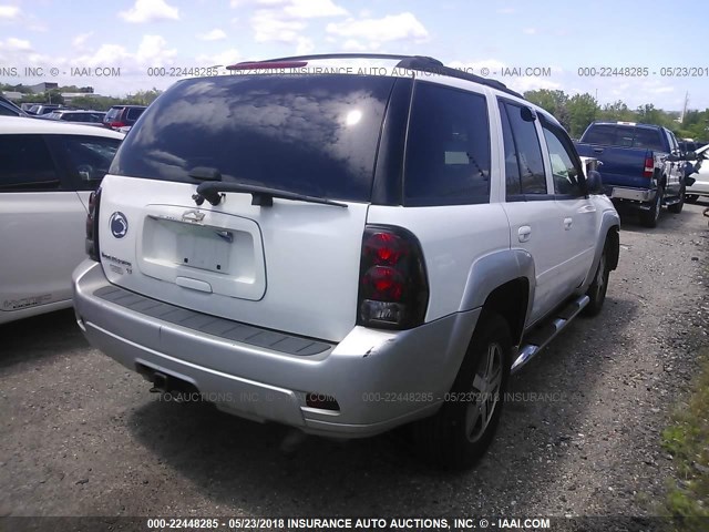 1GNDT13S672199282 - 2007 CHEVROLET TRAILBLAZER LS/LT WHITE photo 4