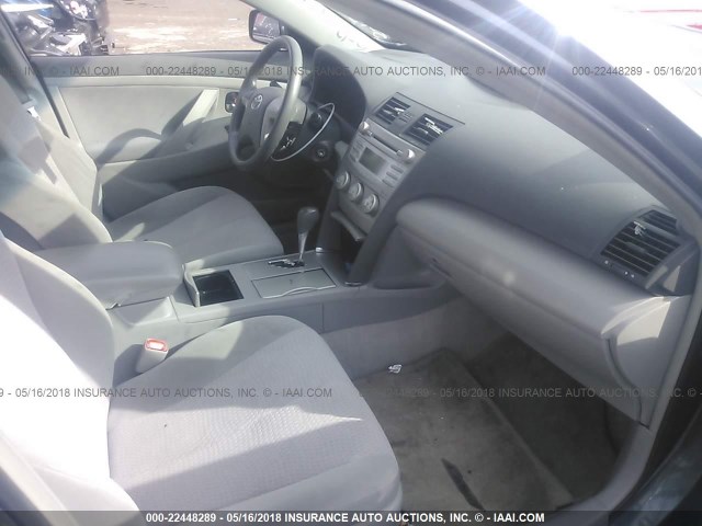 4T1BF3EK7AU039323 - 2010 TOYOTA CAMRY SE/LE/XLE 灰色 照片 5