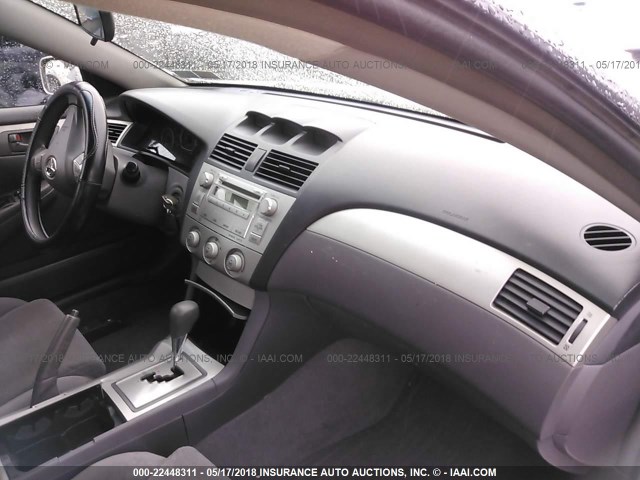 4T1CE30P38U763269 - 2008 TOYOTA CAMRY SOLARA SE/SLE/SPORT SILVER photo 5