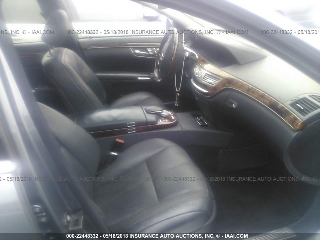 WDDNG71X47A066986 - 2007 MERCEDES-BENZ S 550 GRAY photo 5