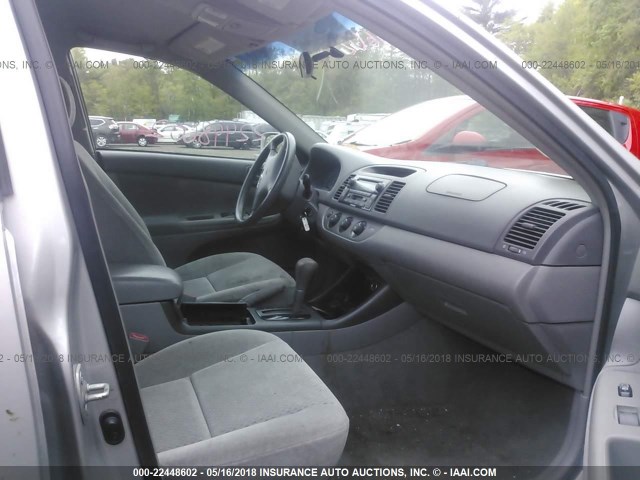 4T1BF32K03U548502 - 2003 TOYOTA CAMRY LE/XLE/SE SILVER photo 5