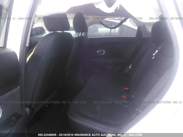 KNDJN2A22F7155988 - 2015 KIA SOUL WHITE photo 8