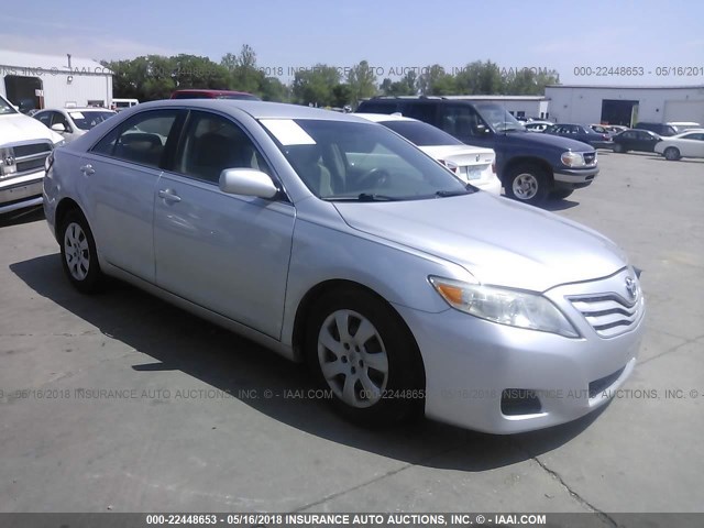 4T4BF3EK5AR060855 - 2010 TOYOTA CAMRY SE/LE/XLE SILVER photo 1