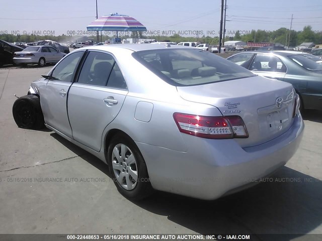 4T4BF3EK5AR060855 - 2010 TOYOTA CAMRY SE/LE/XLE SILVER photo 3