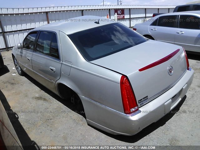 1G6KD57Y58U187832 - 2008 CADILLAC DTS TAN photo 3