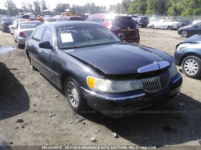 1LNHM82W11Y665981 - 2001 LINCOLN TOWN CAR SIGNATURE GRAY photo 1