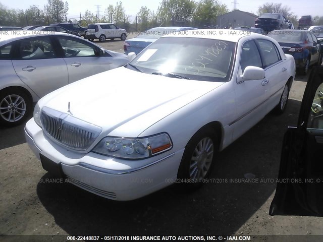 1LNHM81W04Y686780 - 2004 LINCOLN TOWN CAR EXECUTIVE/SIGNATURE Blanco foto 2