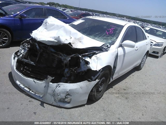 4T1BF3EK7BU584276 - 2011 TOYOTA CAMRY SE/LE/XLE WHITE photo 2