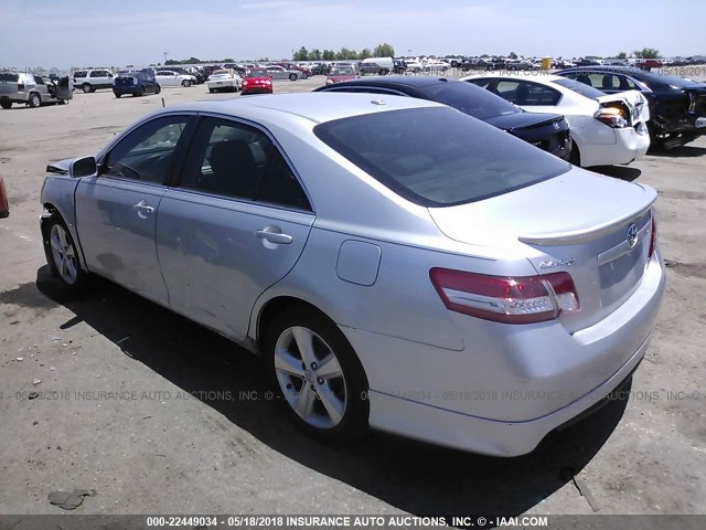 4T1BF3EK2BU151304 - 2011 TOYOTA CAMRY SE/LE/XLE 银色 照片 3