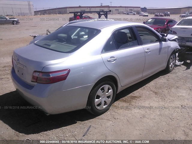 4T1BK46K18U057049 - 2008 TOYOTA CAMRY LE/XLE/SE ვერცხლისფერი ფოტო 4