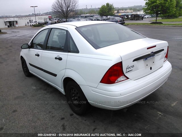 1FAFP33P9YW340648 - 2000 FORD FOCUS LX WHITE photo 3