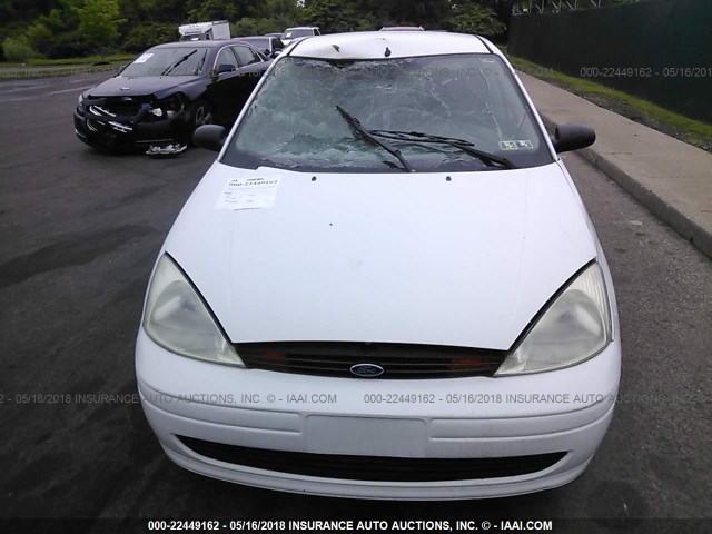 1FAFP33P9YW340648 - 2000 FORD FOCUS LX WHITE photo 6