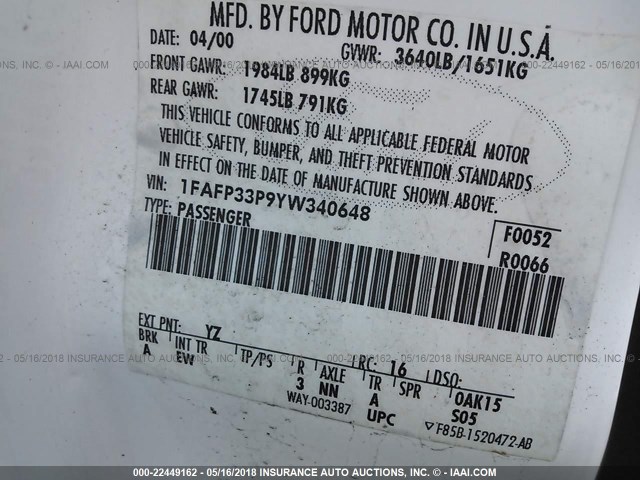 1FAFP33P9YW340648 - 2000 FORD FOCUS LX WHITE photo 9