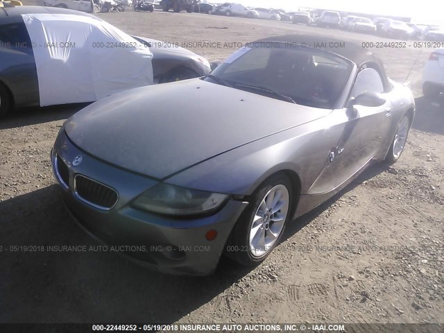 4USBT33585LS54290 - 2005 BMW Z4 2.5 GRAY photo 2