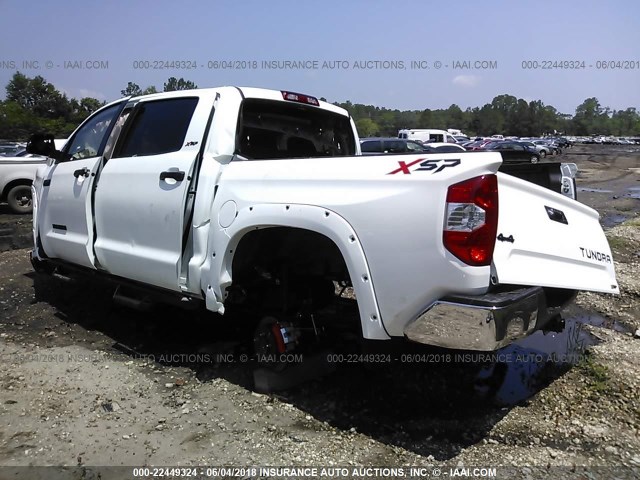 5TFDW5F17JX741297 - 2018 TOYOTA TUNDRA CREWMAX SR5 WHITE photo 3