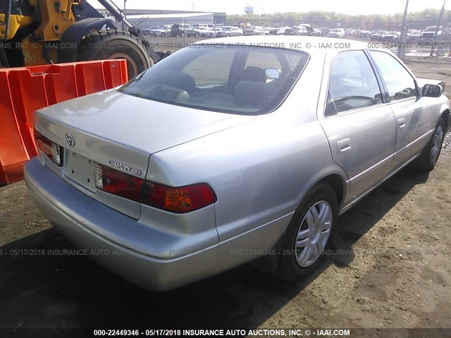 4T1BG22K11U109894 - 2001 TOYOTA CAMRY CE/LE/XLE 银色 照片 4
